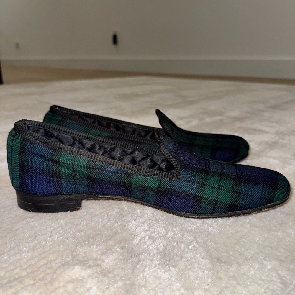 Elegant Plaid Loafers in Black and Green - Picture 10 of 15